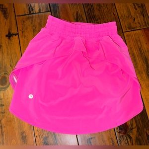 Hotty Hot high rise skirt, Never worn, Lululemon skirt, sonic pink